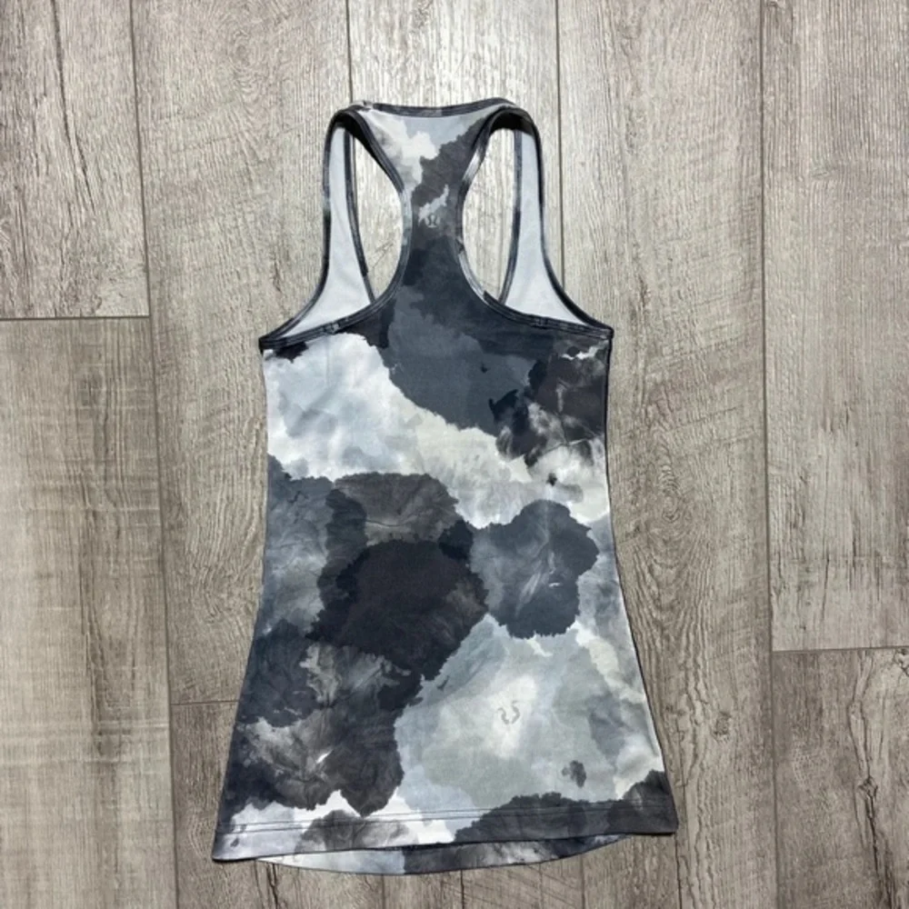lululemon athletica pre owned